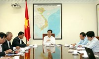 Prime Minister Nguyen Tan Dung works with Dak Lak province’s leaders